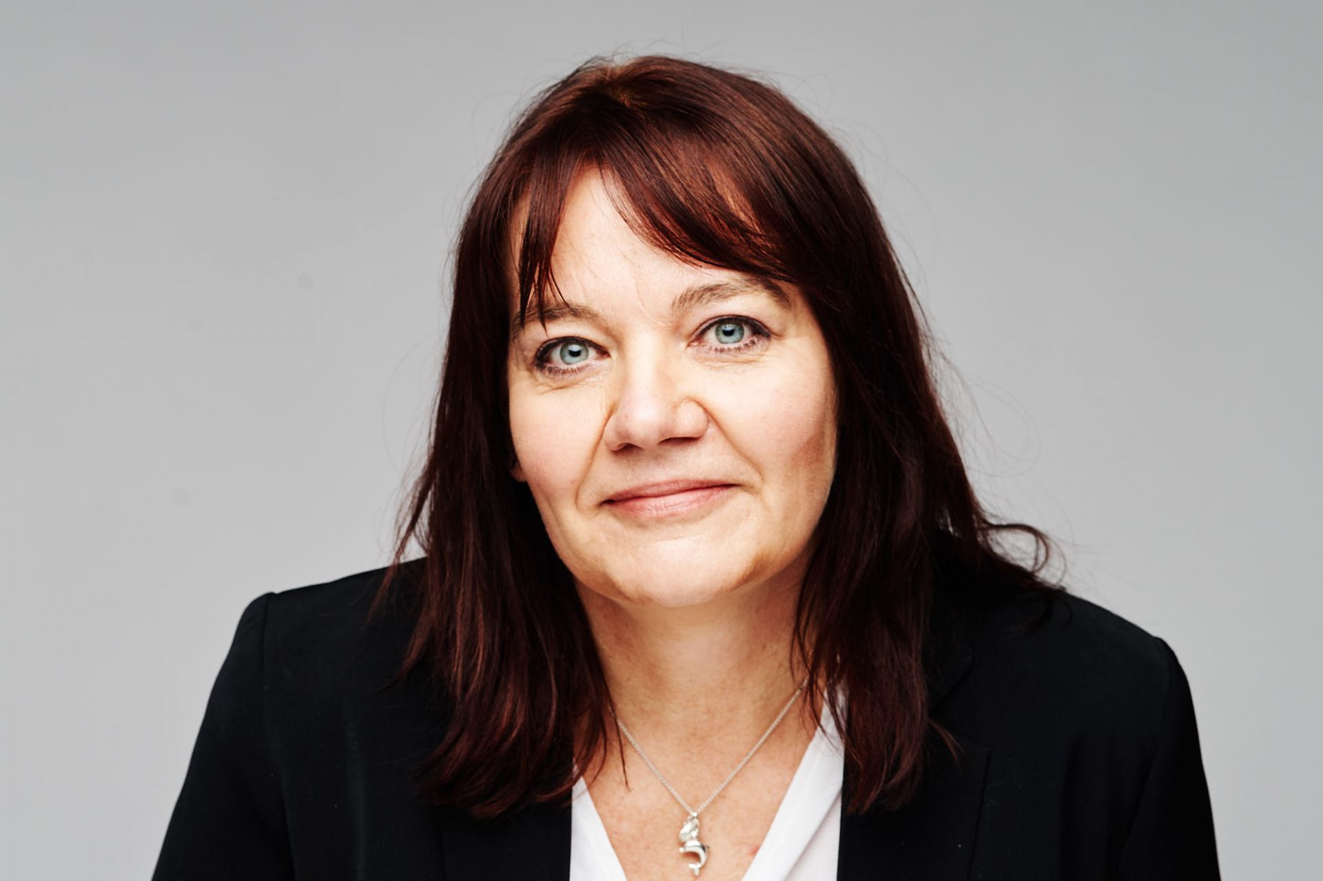 Portrait-Aufnahme zeigt Anja Broghammer